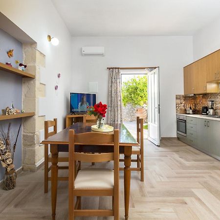 Eliana'S Stone House Apartment Benoudhiana Luaran gambar