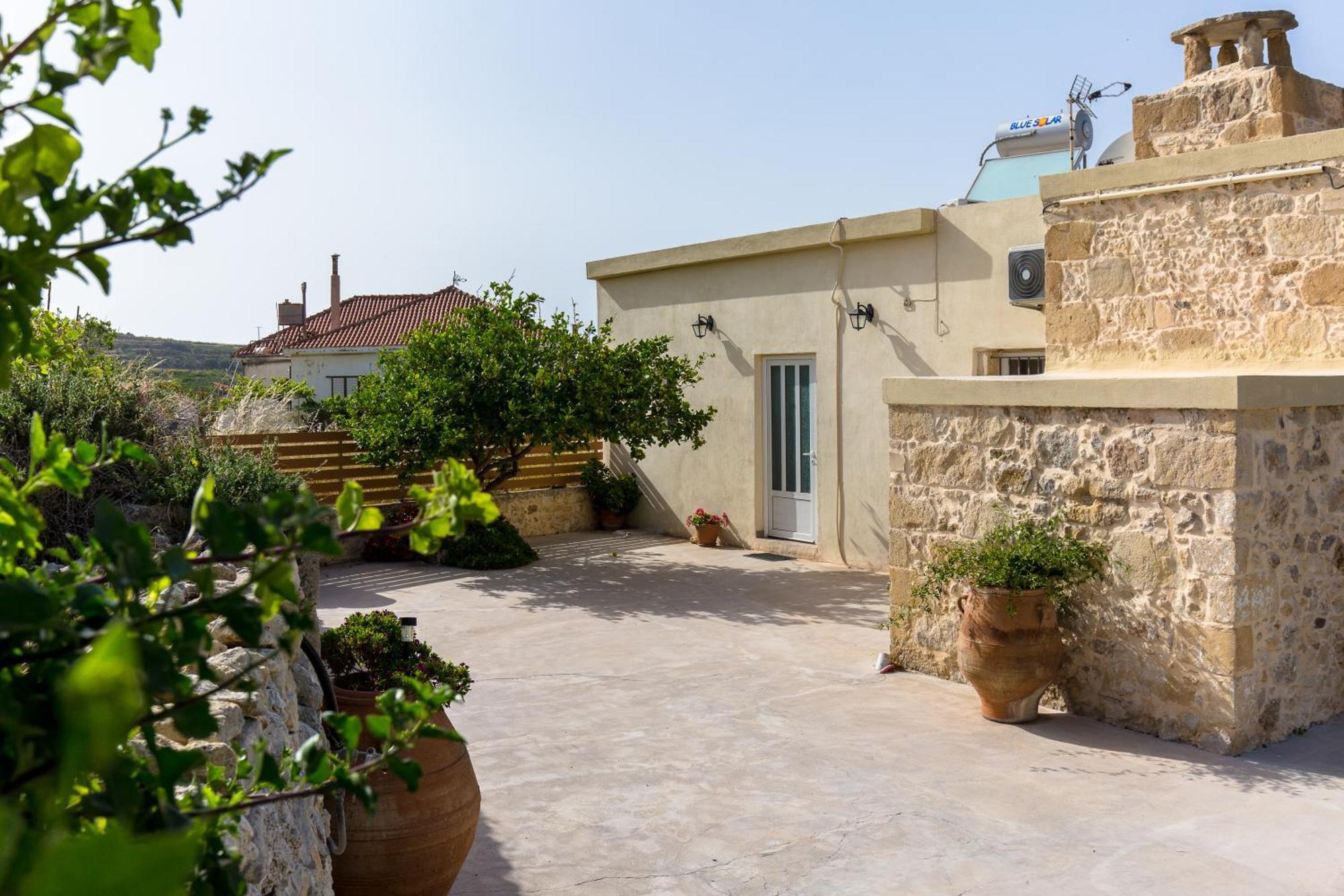 Eliana'S Stone House Apartment Benoudhiana Luaran gambar